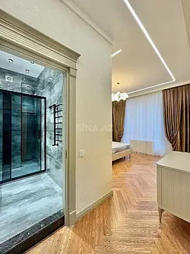 Satılır 5 otaqlı mənzil 220 m²