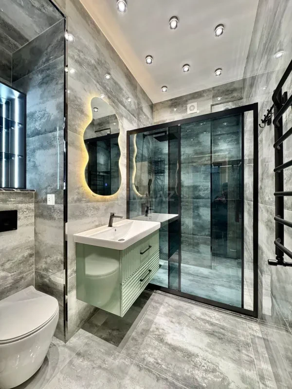Satılır 5 otaqlı mənzil 220 m²