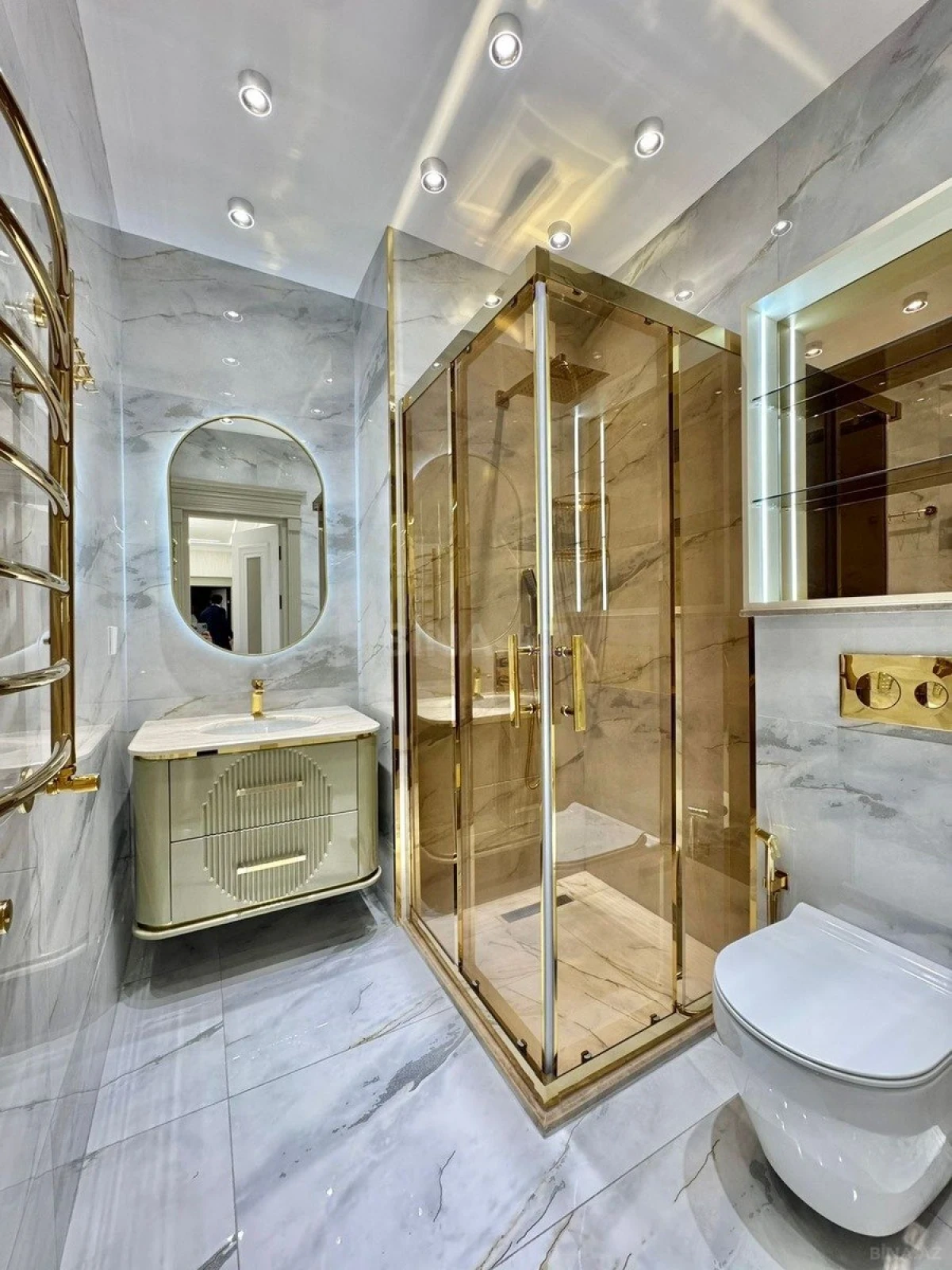 Satılır 5 otaqlı mənzil 220 m²