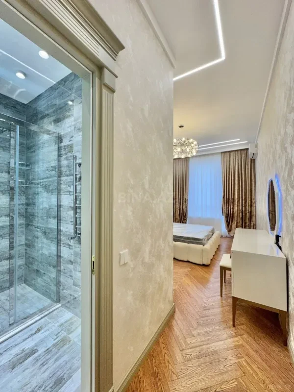 Satılır 5 otaqlı mənzil 220 m²