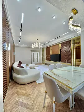 Satılır 5 otaqlı mənzil 220 m²