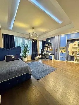 Satılır 7 otaqlı mənzil 657 m²