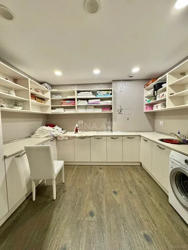 Satılır 7 otaqlı mənzil 657 m²