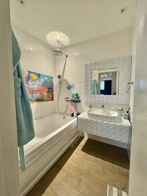 Satılır 7 otaqlı mənzil 657 m²