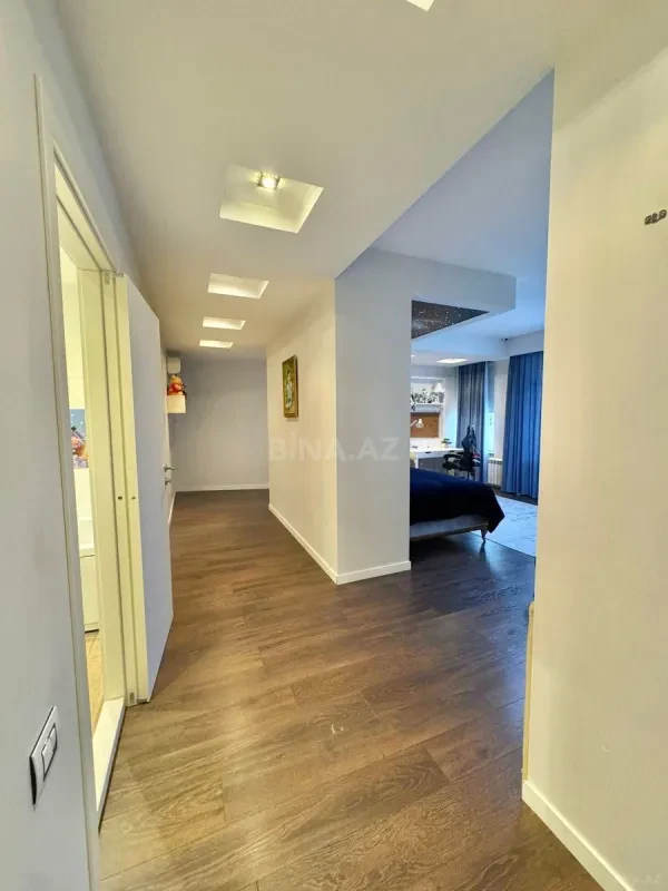 Satılır 7 otaqlı mənzil 657 m²