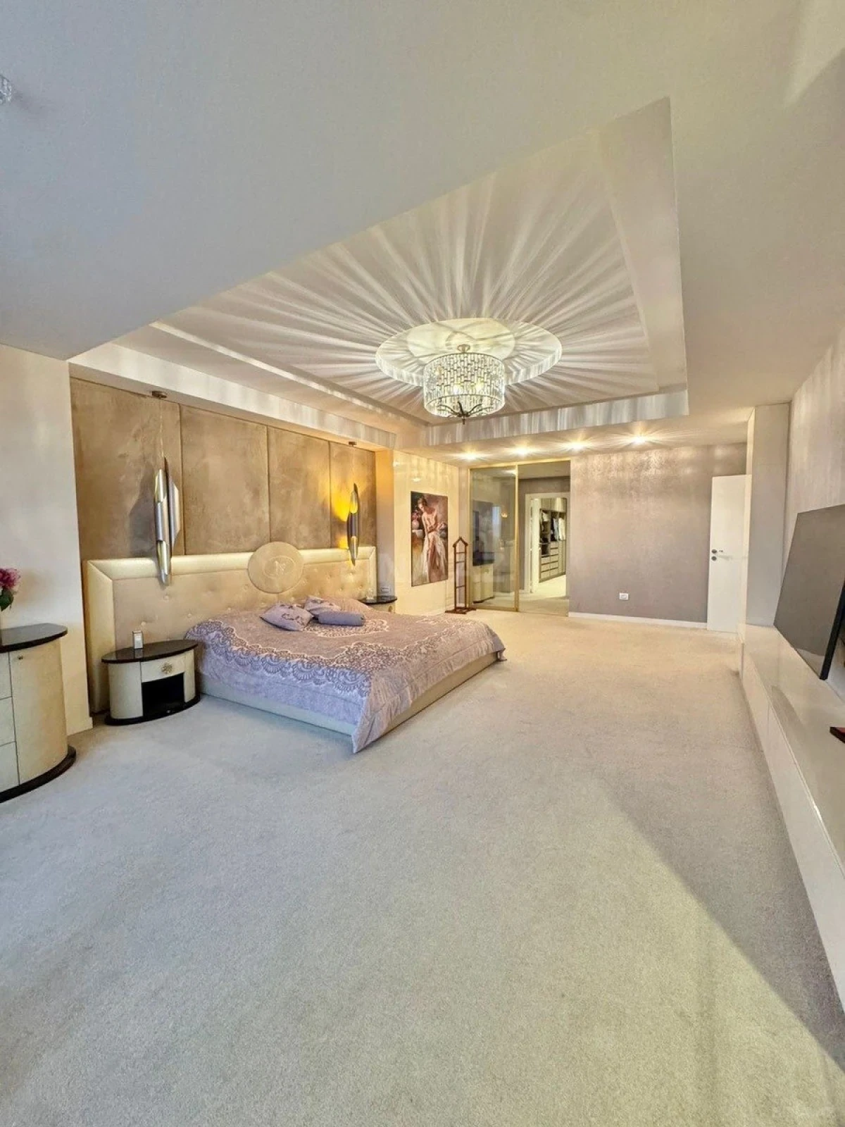 Satılır 7 otaqlı mənzil 657 m²