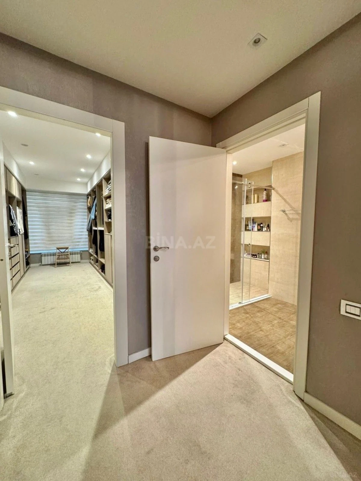 Satılır 7 otaqlı mənzil 657 m²