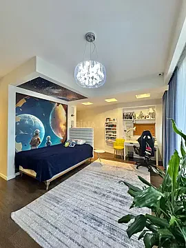 Satılır 7 otaqlı mənzil 657 m²