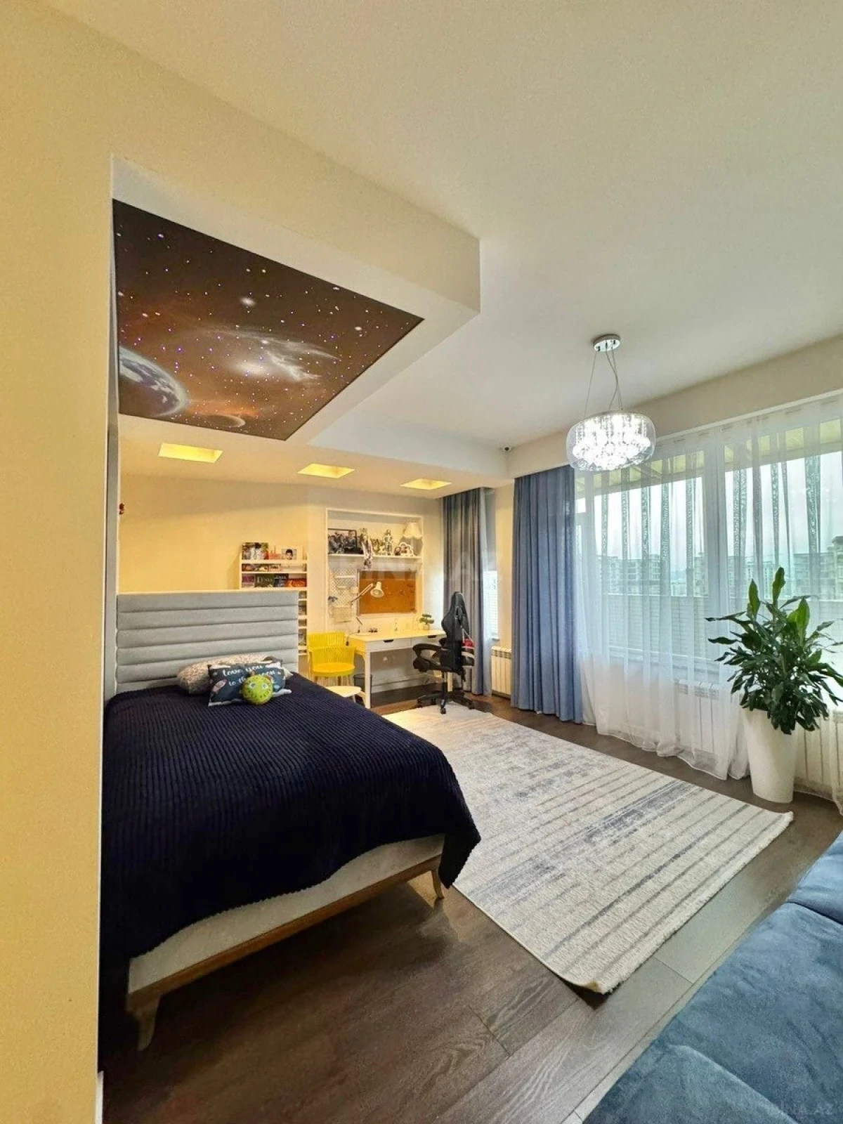 Satılır 7 otaqlı mənzil 657 m²