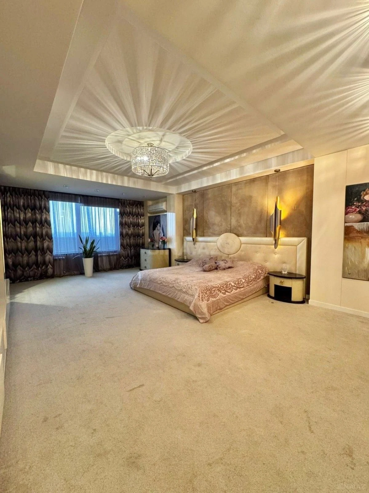 Satılır 7 otaqlı mənzil 657 m²