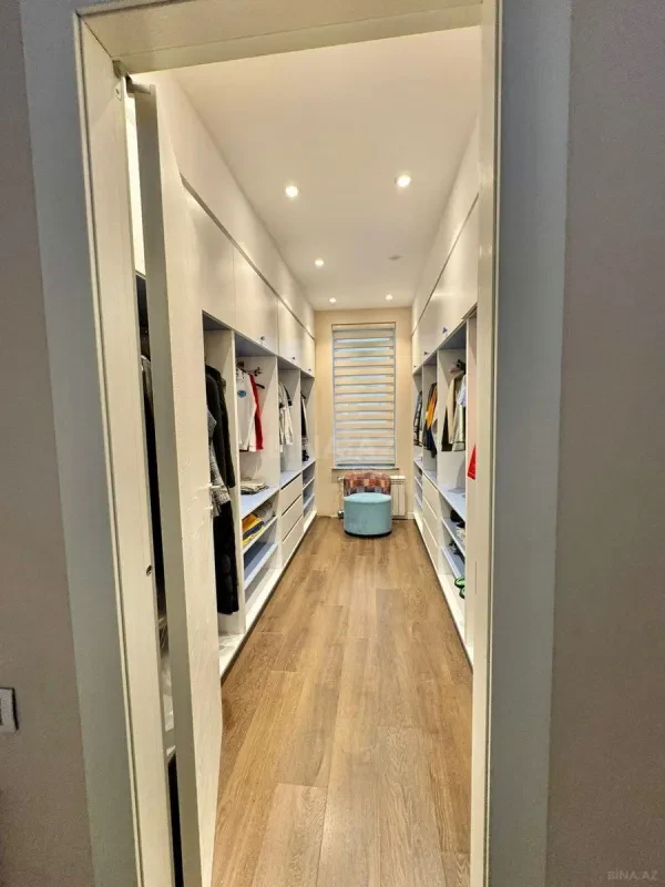 Satılır 7 otaqlı mənzil 657 m²