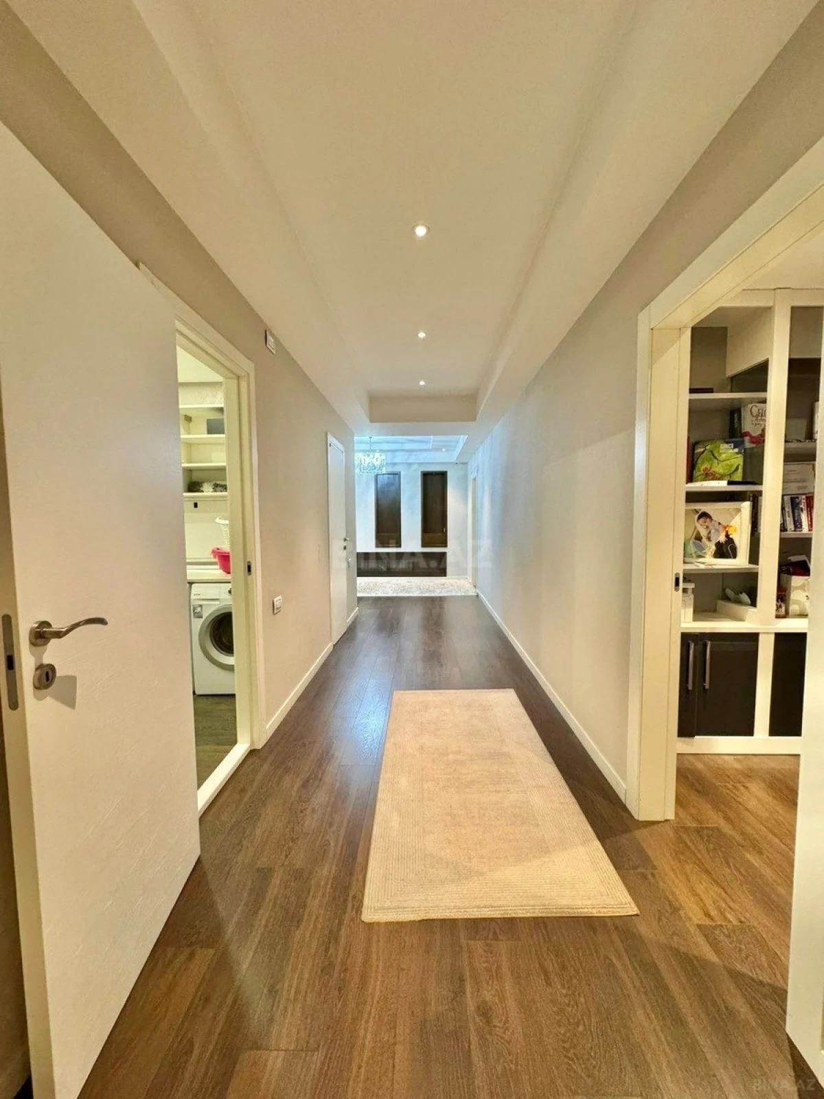 Satılır 7 otaqlı mənzil 657 m²