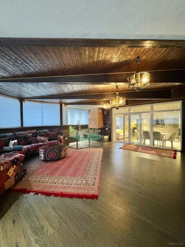Satılır 7 otaqlı mənzil 657 m²
