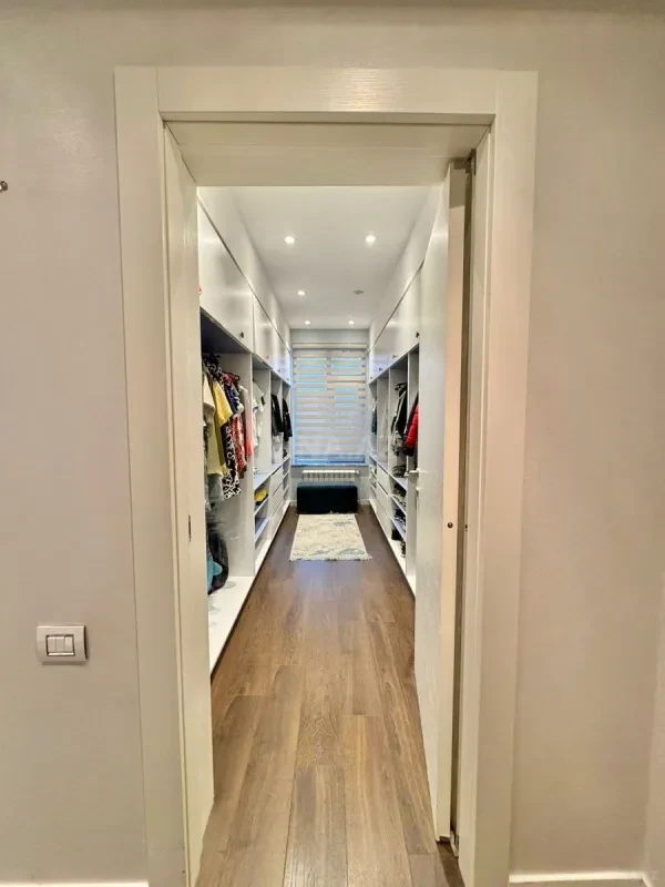 Satılır 7 otaqlı mənzil 657 m²