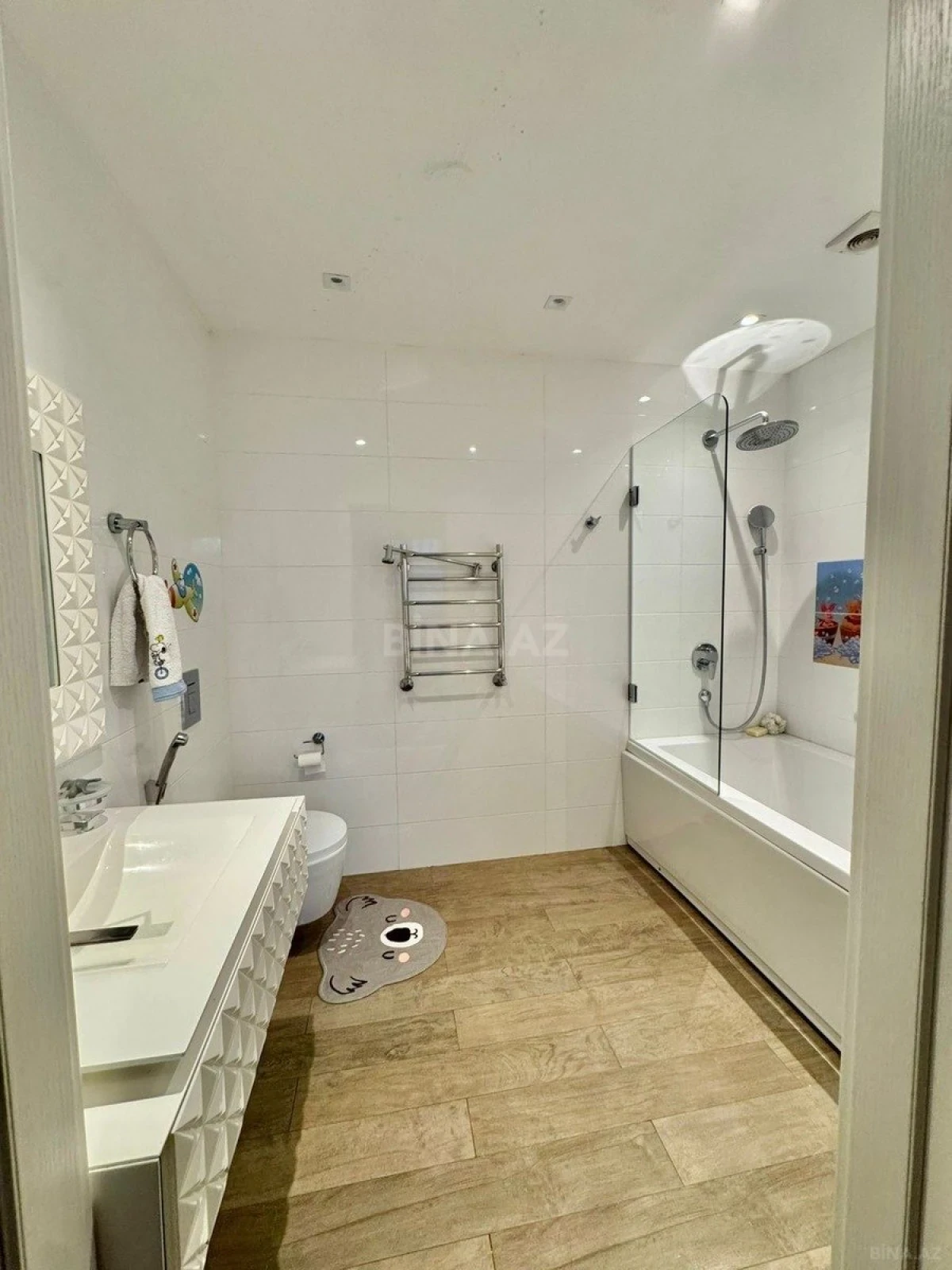 Satılır 7 otaqlı mənzil 657 m²