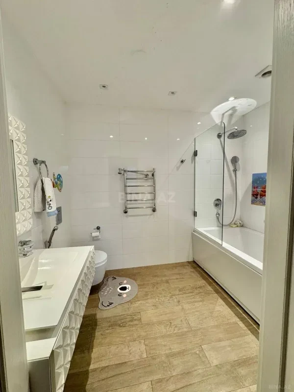 Satılır 7 otaqlı mənzil 657 m²