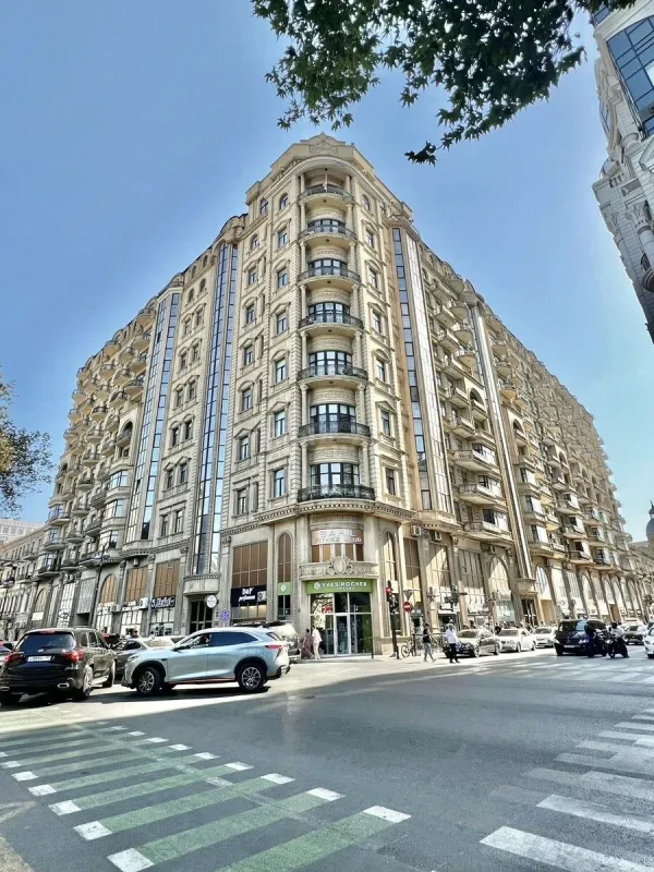 Satılır 3 otaqlı mənzil 150 m²