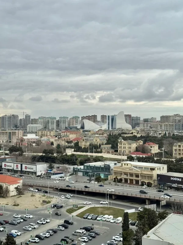 Satılır 3 otaqlı mənzil 93 m²
