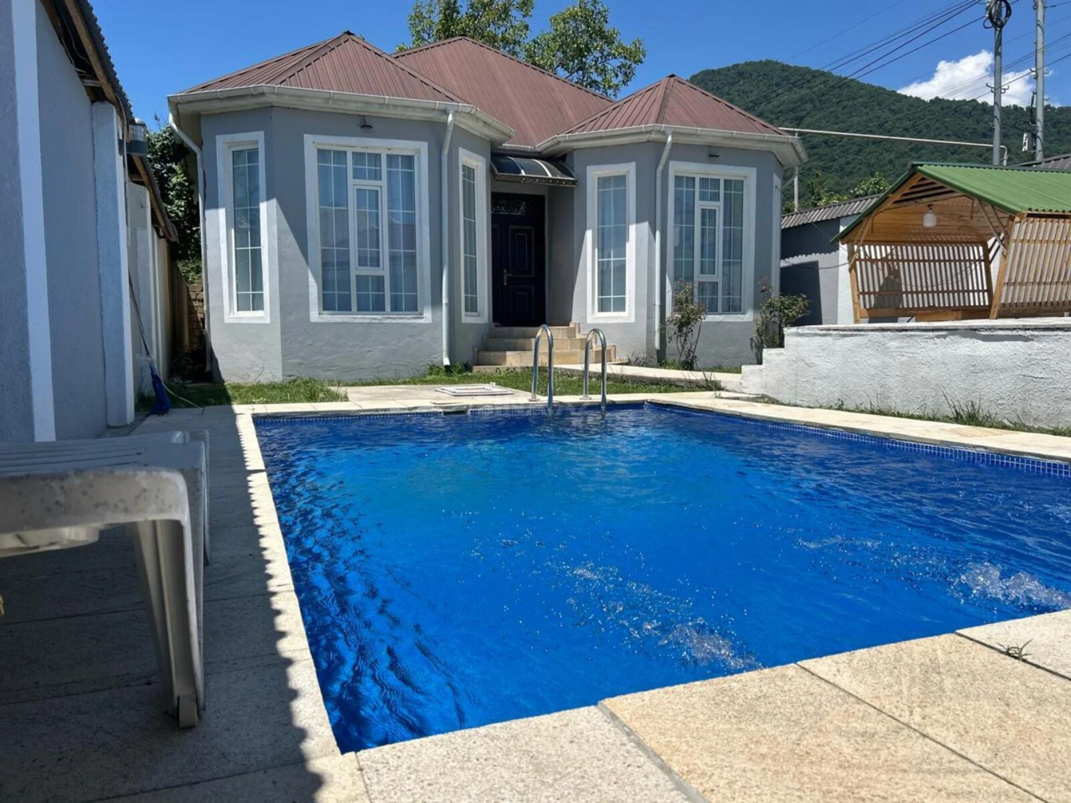 Satılır 4 otaqlı həyət evi 150 m²