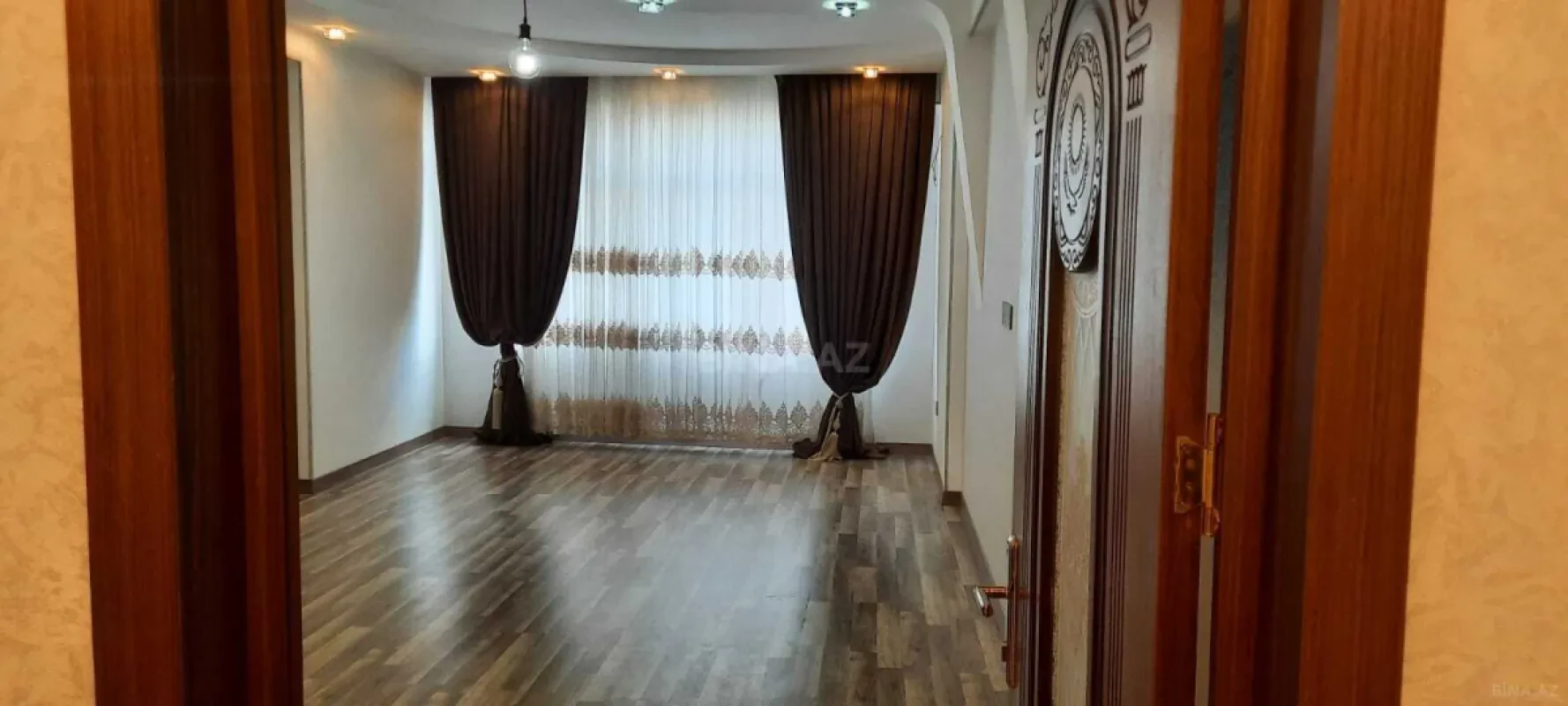 Satılır 2 otaqlı mənzil 100 m²