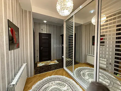 Satılır 2 otaqlı mənzil 88 m²