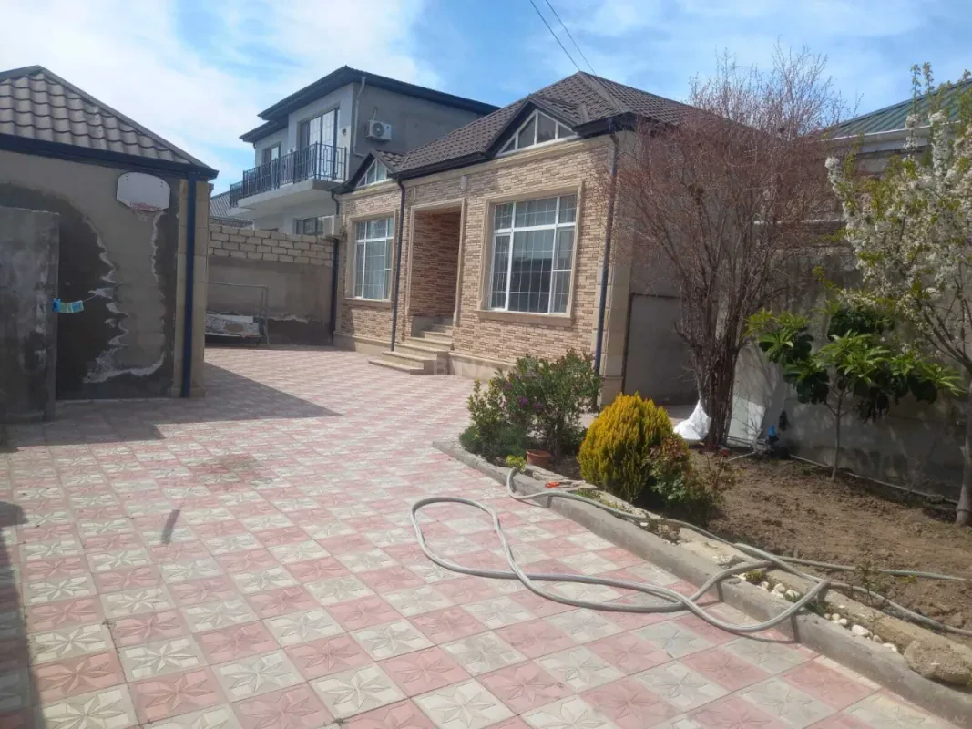 Satılır 4 otaqlı həyət evi 140 m²