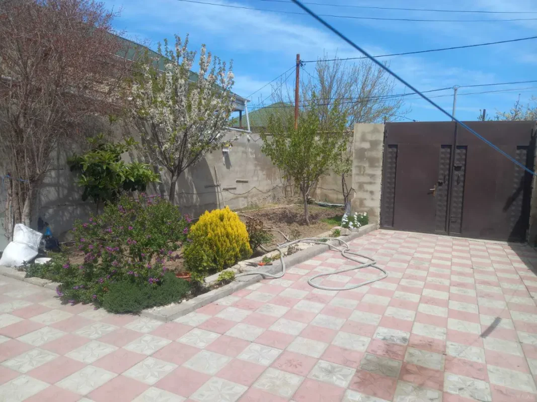Satılır 4 otaqlı həyət evi 140 m²