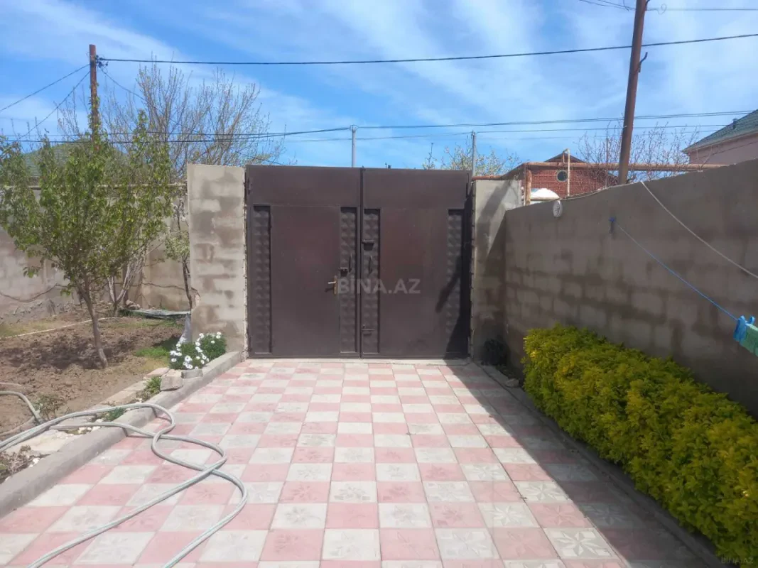 Satılır 4 otaqlı həyət evi 140 m²
