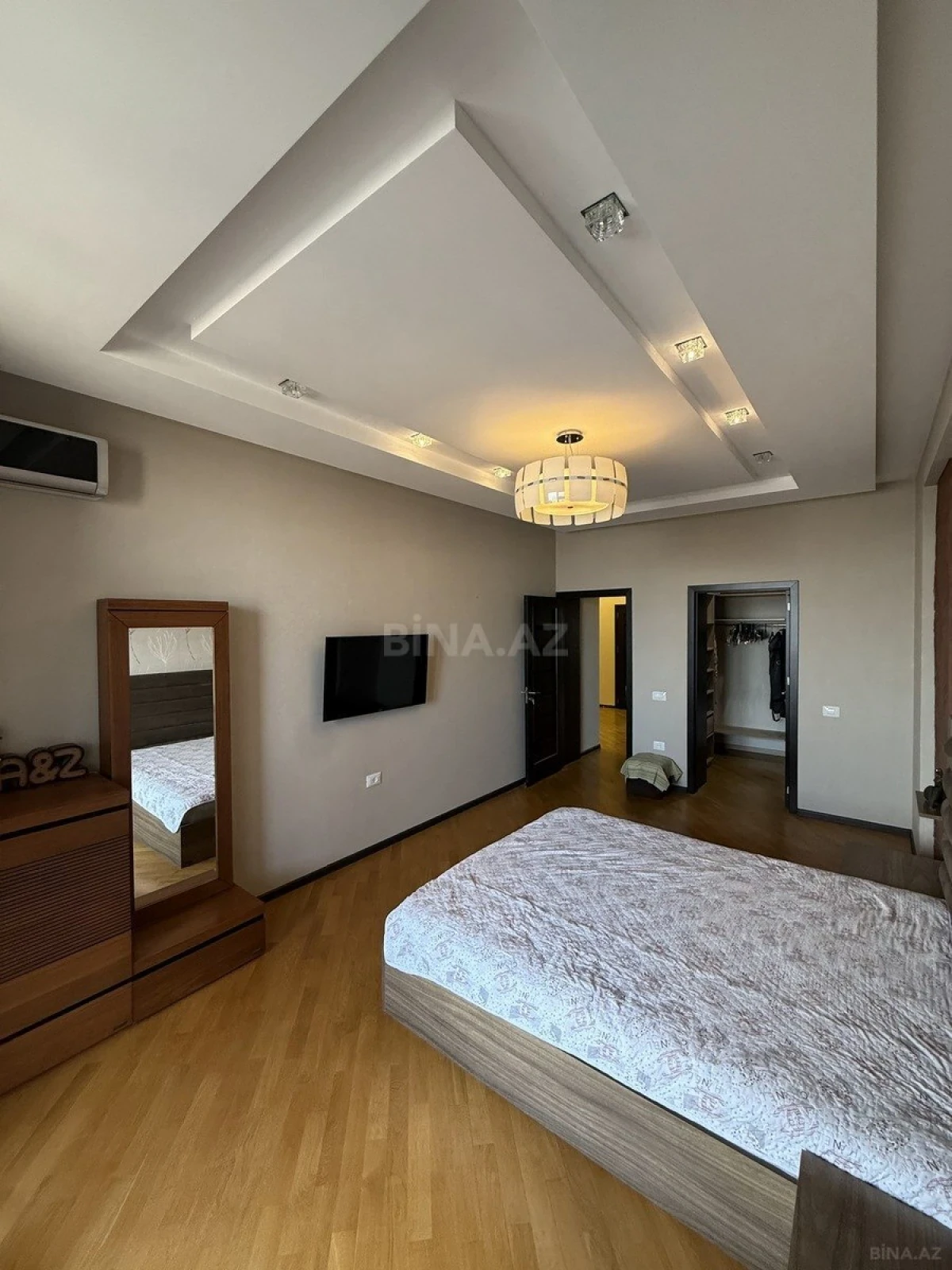 Satılır 3 otaqlı mənzil 160 m²