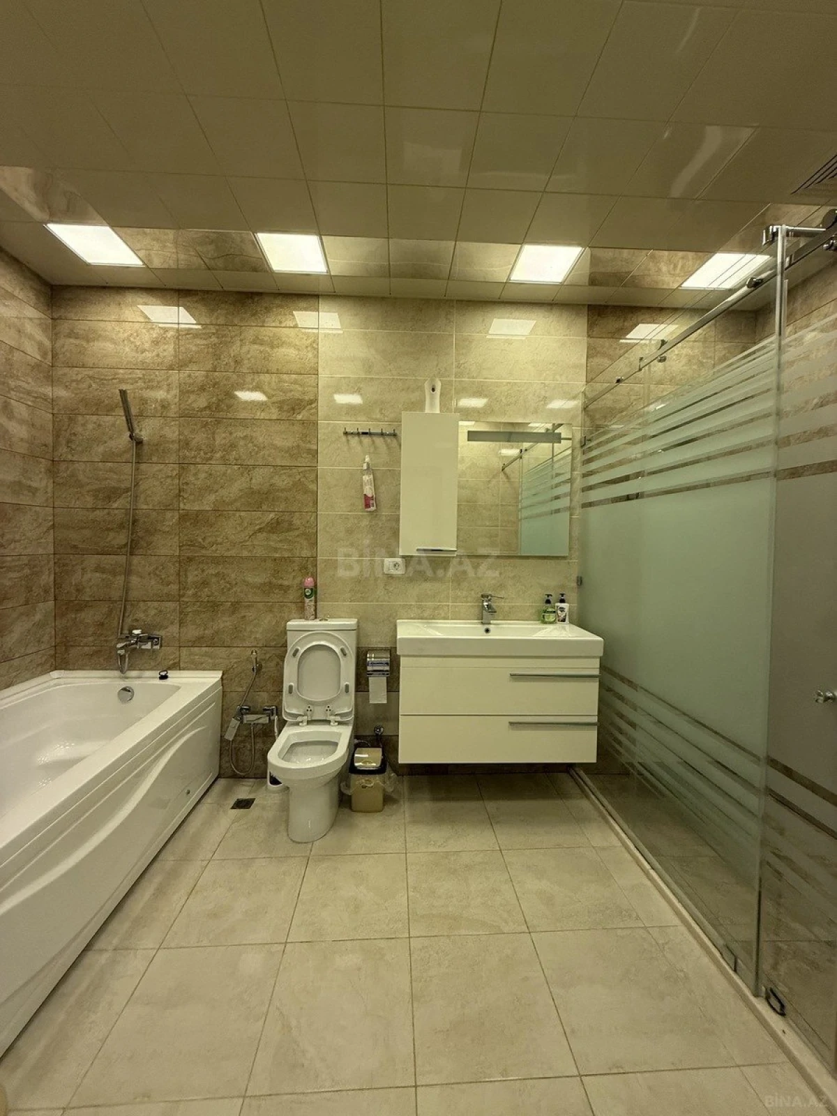 Satılır 3 otaqlı mənzil 160 m²