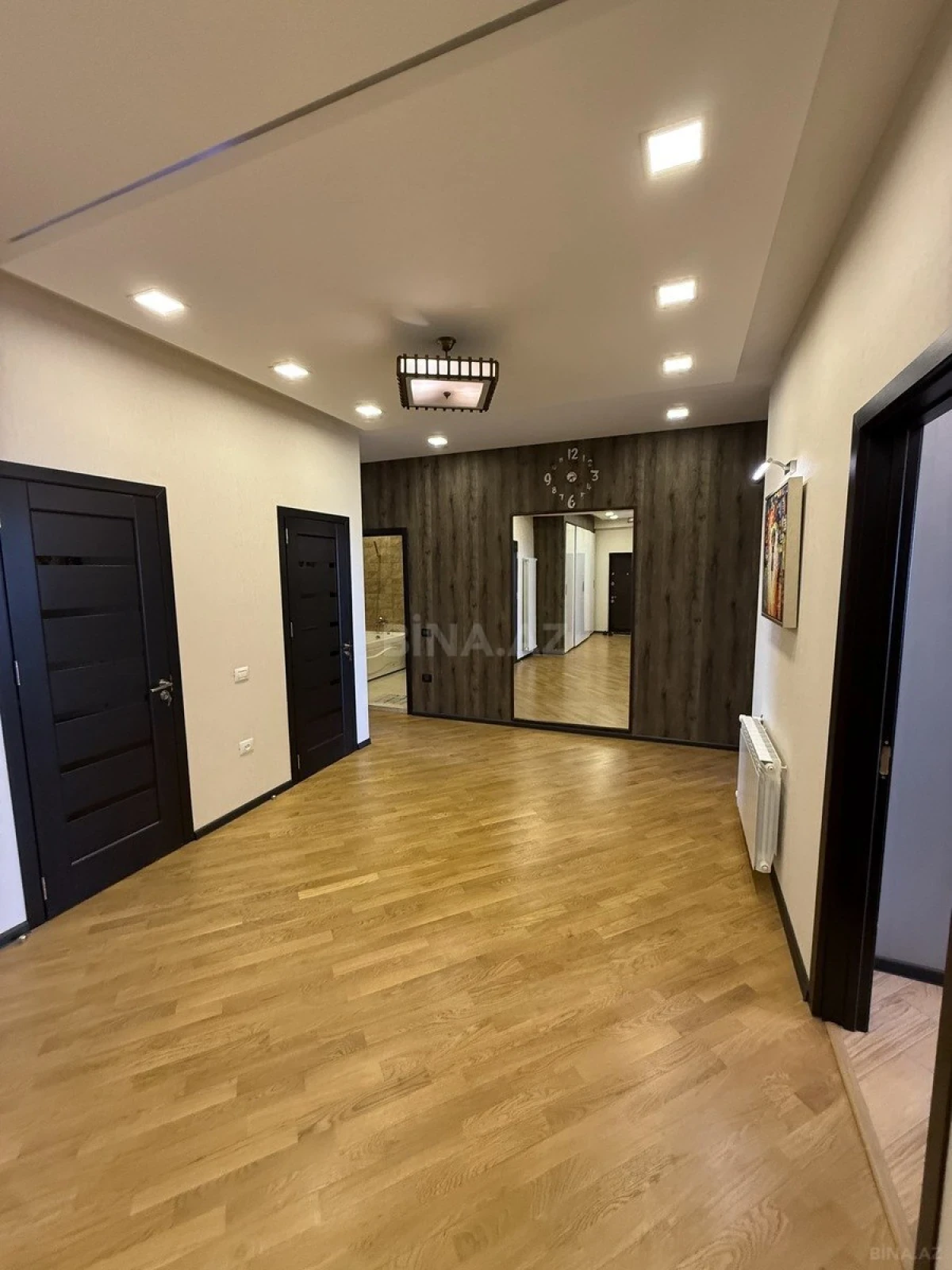 Satılır 3 otaqlı mənzil 160 m²