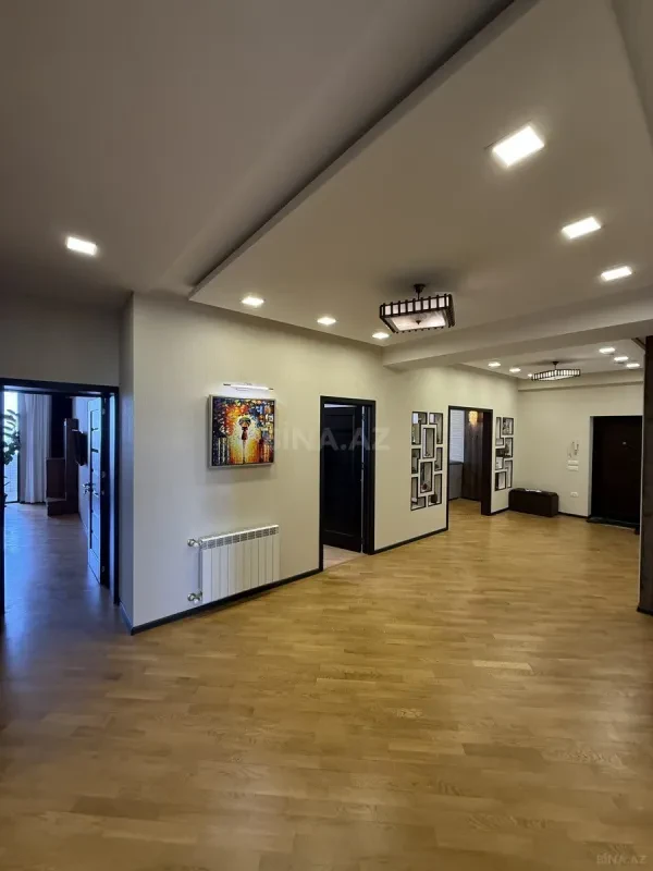 Satılır 3 otaqlı mənzil 160 m²