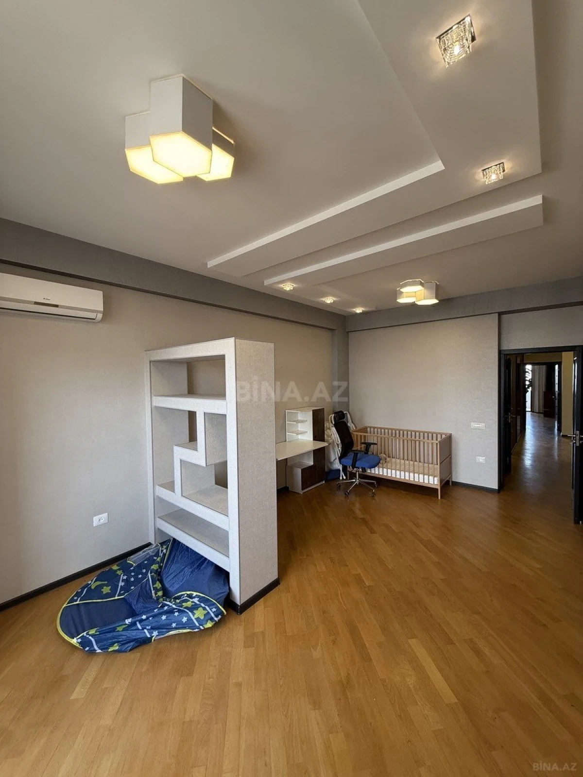 Satılır 3 otaqlı mənzil 160 m²