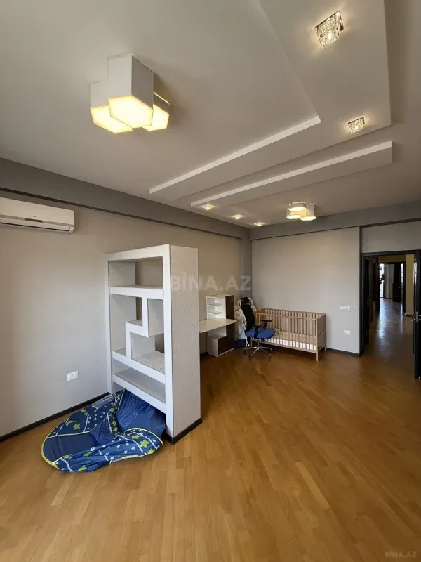 Satılır 3 otaqlı mənzil 160 m²