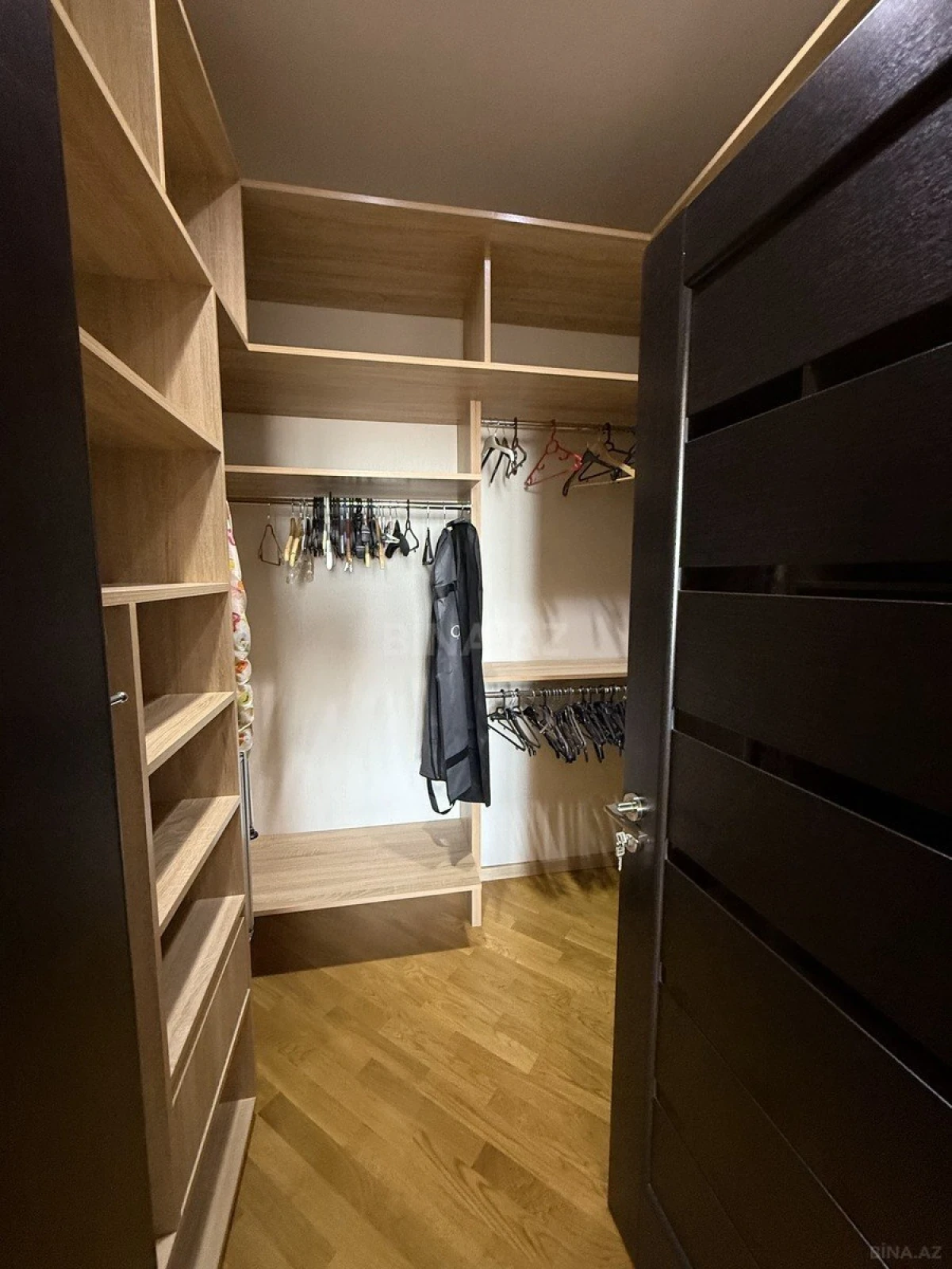 Satılır 3 otaqlı mənzil 160 m²