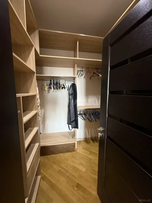 Satılır 3 otaqlı mənzil 160 m²