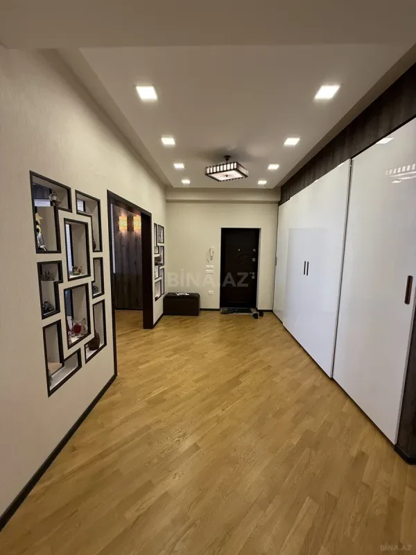 Satılır 3 otaqlı mənzil 160 m²