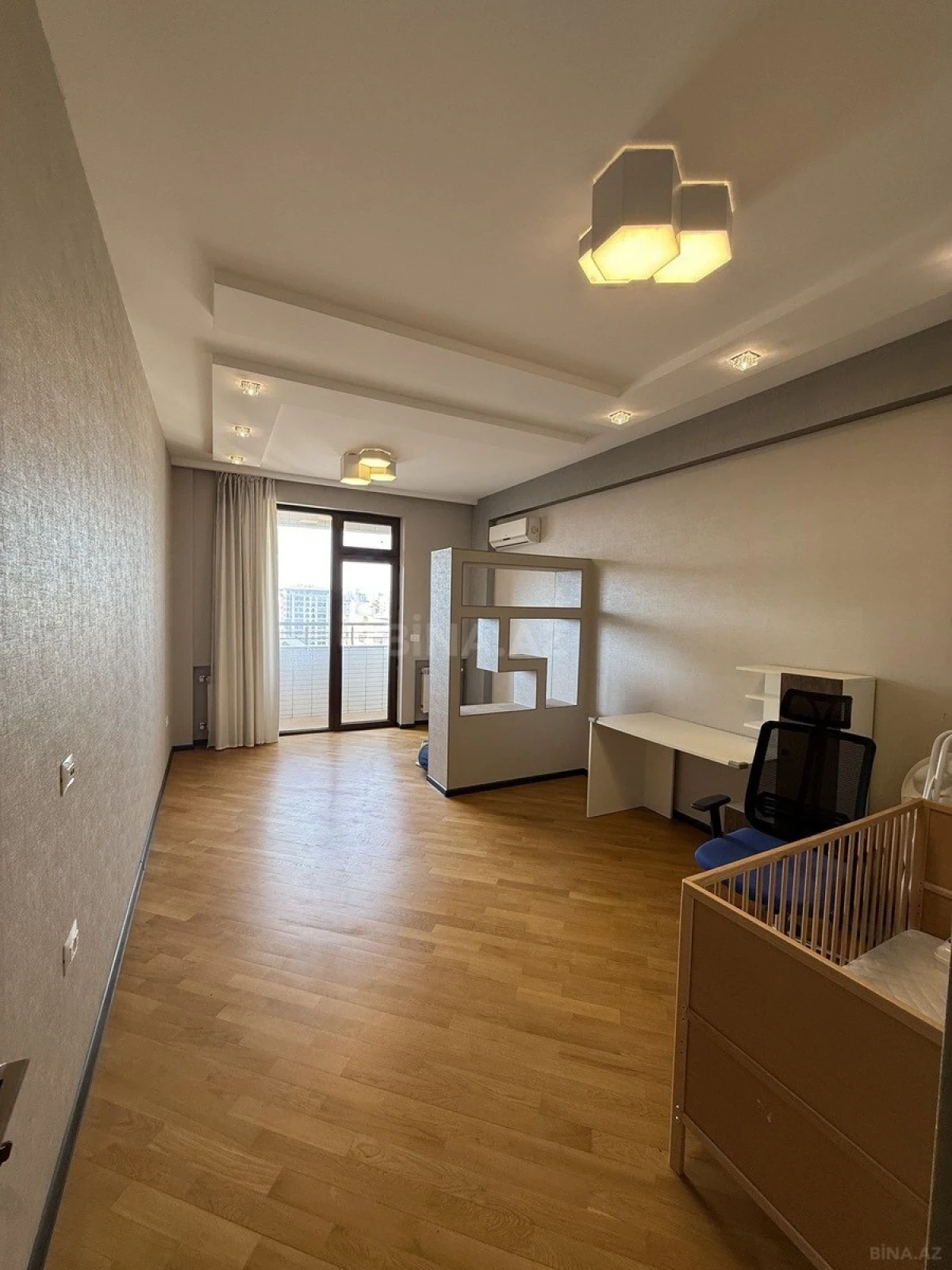 Satılır 3 otaqlı mənzil 160 m²