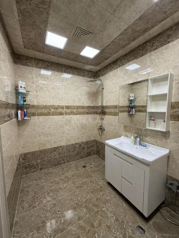 Satılır 2 otaqlı mənzil 83 m²