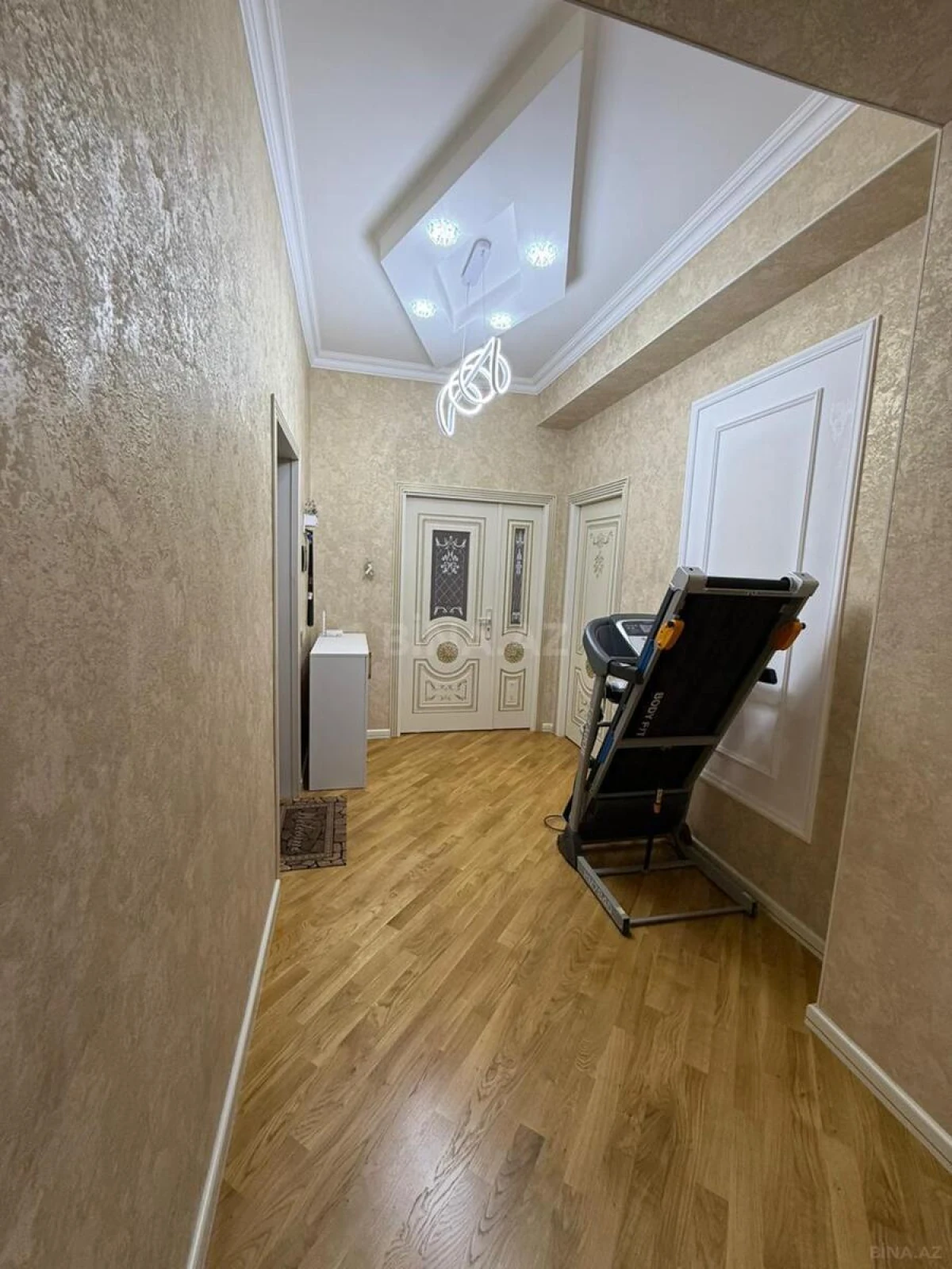 Satılır 2 otaqlı mənzil 83 m²