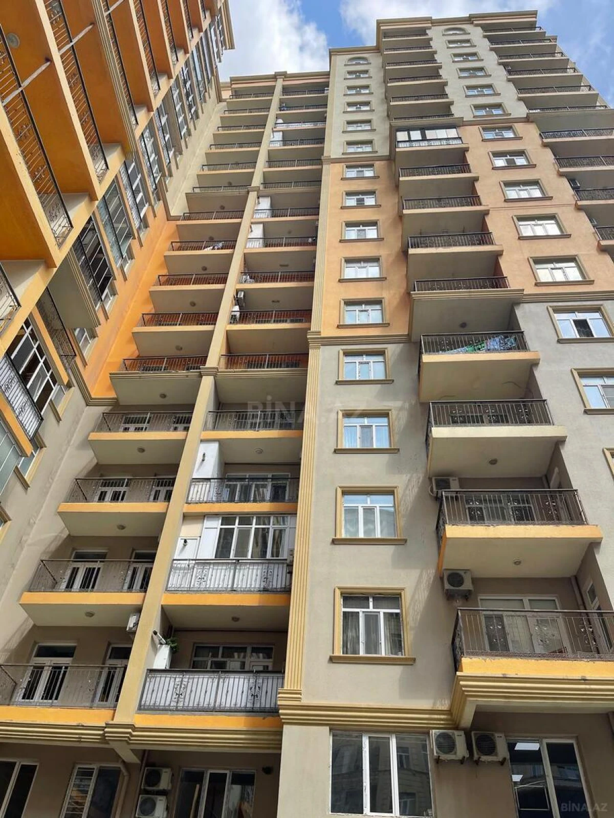 Satılır 2 otaqlı mənzil 100 m²