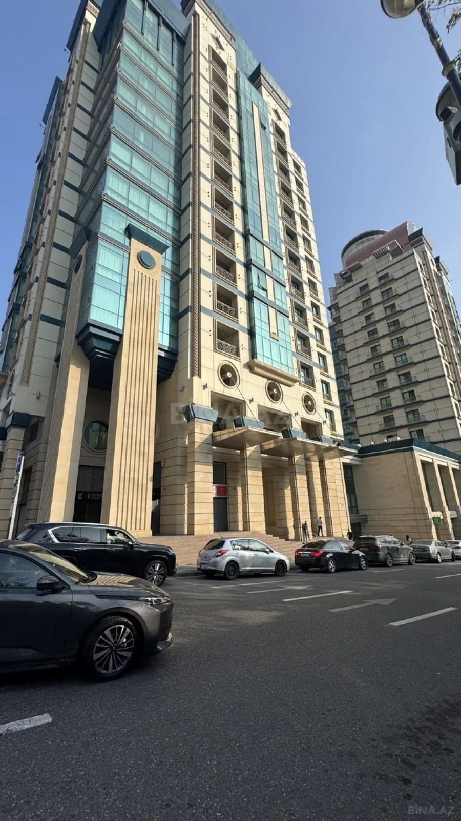 Satılır 4 otaqlı mənzil 175 m²