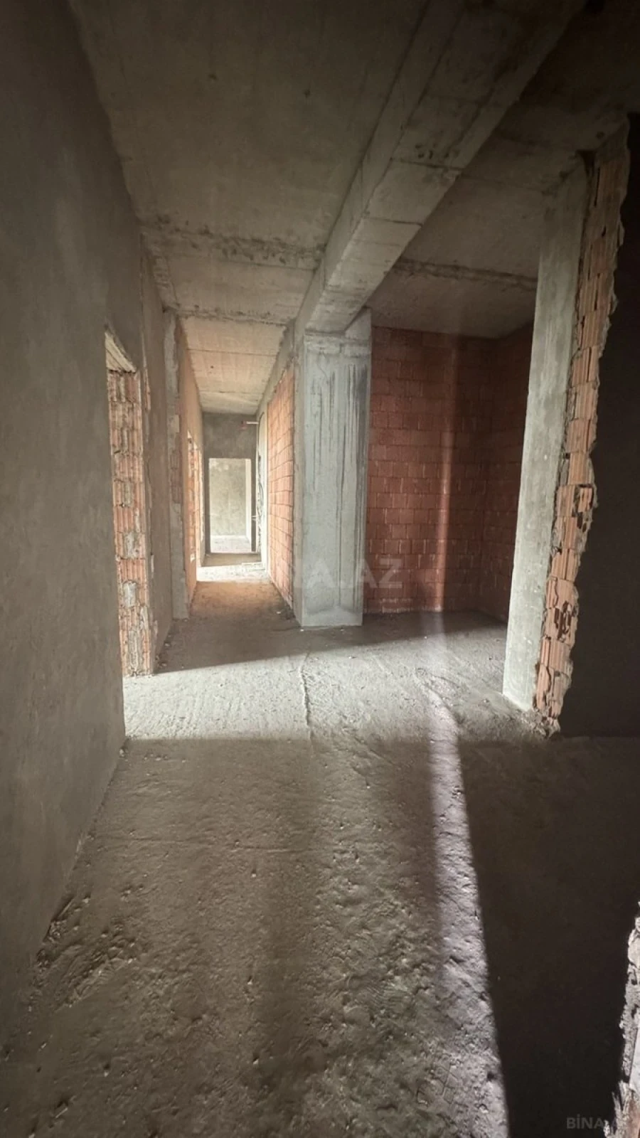 Satılır 4 otaqlı mənzil 175 m²