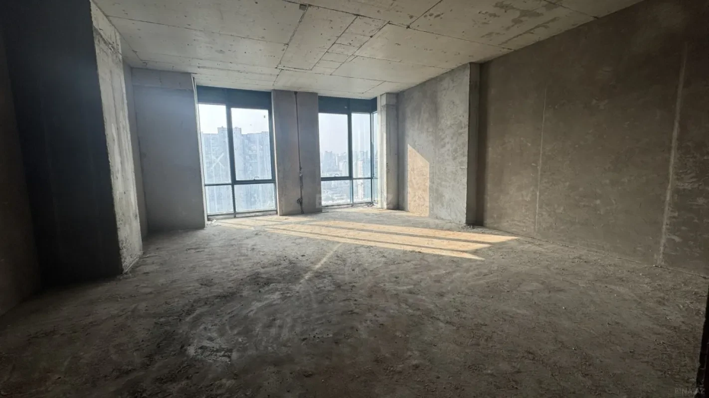 Satılır 4 otaqlı mənzil 175 m²