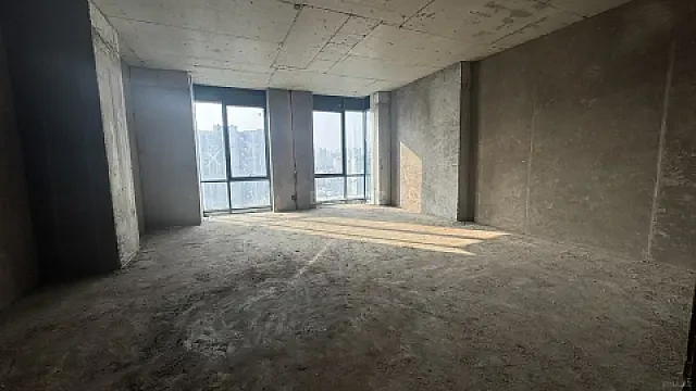 Satılır 4 otaqlı mənzil 175 m²
