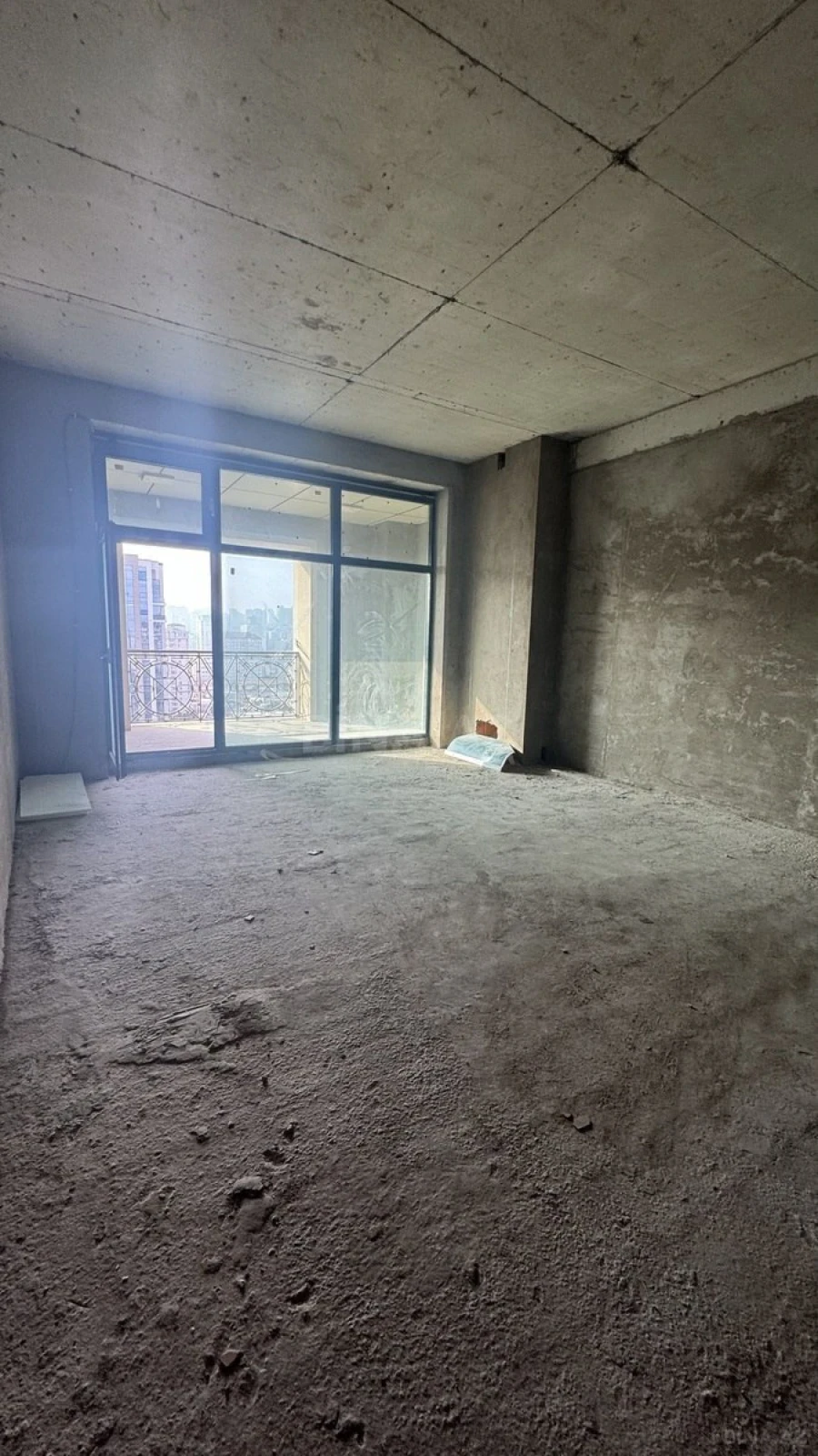 Satılır 4 otaqlı mənzil 175 m²