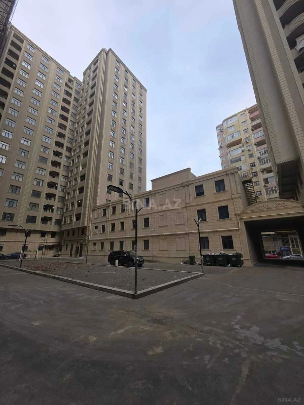 Satılır 3 otaqlı mənzil 130 m²