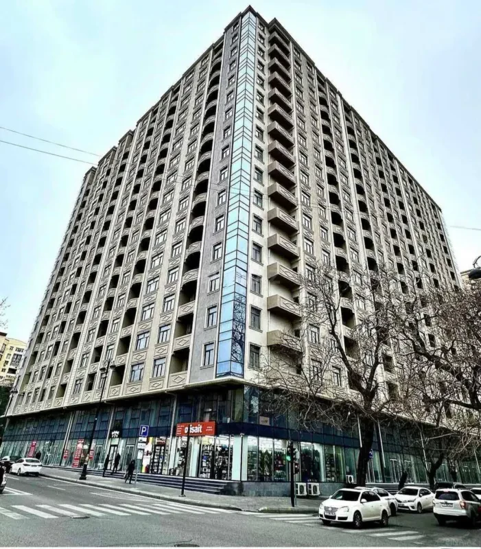 Satılır 3 otaqlı mənzil 130 m²