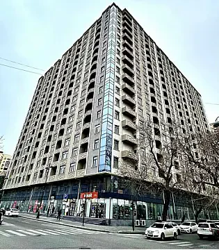 Satılır 3 otaqlı mənzil 130 m² — Bakı 3 otaq 130.00 m²