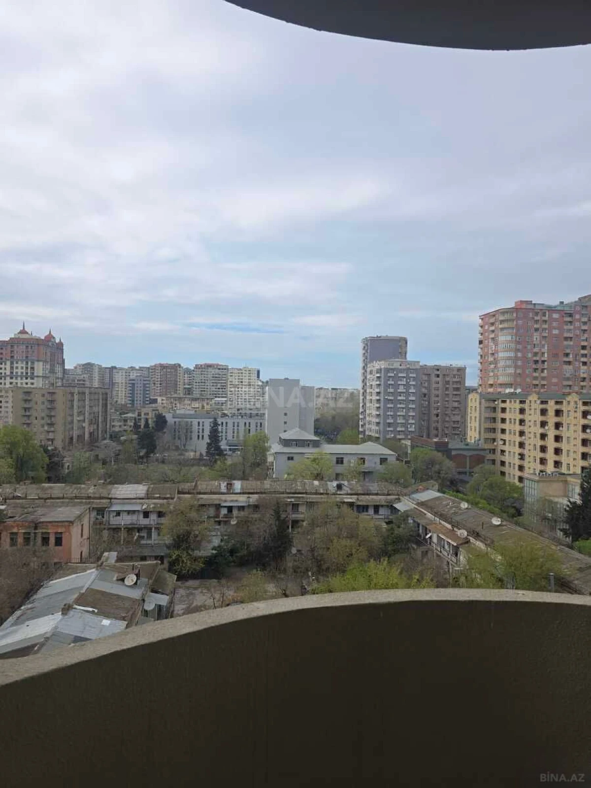 Satılır 3 otaqlı mənzil 130 m²
